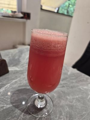 Watermelon juice at Buddha -菩茶 in Dali