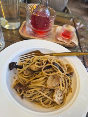 Assorted mushroom pasta at Buddha -菩茶 in Dali