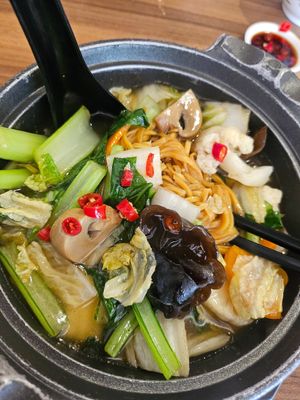 Claypot Yee Mee ~'9/9/23 at Zhenyi Veggie Place 真一素食坊 in Northeast Singapore