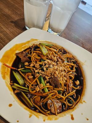 KL fried Noodles 👌🏻 ~ 22/11/23 at Zhenyi Veggie Place 真一素食坊 in Northeast Singapore