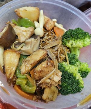 👍🏻Claypot Rice into Plastic Container ~2/4/24 at Zhenyi Veggie Place 真一素食坊 in Northeast Singapore