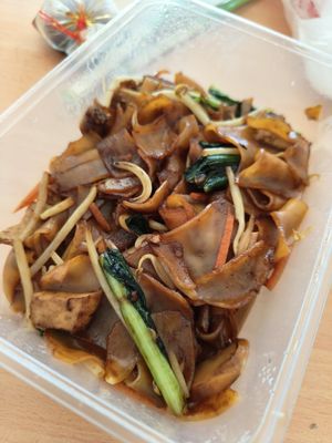 Fried Hor Fun at Zhenyi Veggie Place 真一素食坊 in Northeast Singapore