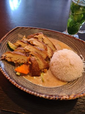 Crispy mock duck in peanut sauce at Banh Xeo Saigon in Berlin