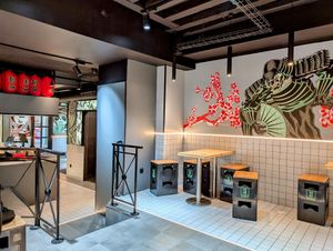 Un vrai décor de Tokyo at Yuku Ramen in Le Mans