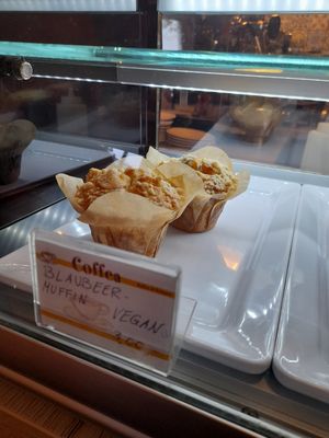 Vegan blueberry muffin at Coffea in Schleswig