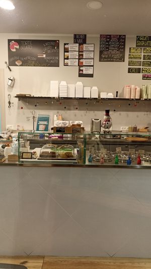 Crepes, gelati, biscotti anche senza lattosio e derivati animali at Gelateria Nanà in Verona