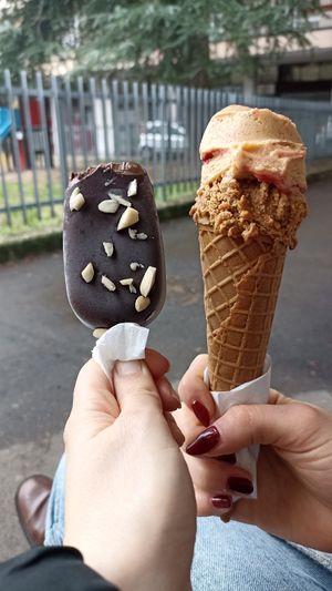 Ricoperto vegano e cono gelato vegano at Gelateria Nanà in Verona