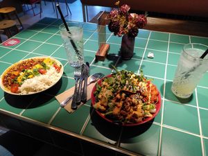 Chili sin carne, Holunder lemonade and kimchi tuna bowl, mint ice tea at Kaspar Schmauser in Essen