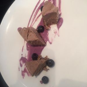 in house made ice cream with blueberries at 42 Degrés in Paris