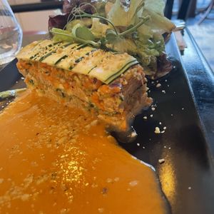 Lasagne végétale farcie aux noix, sauce Napolitaine, crumesan aux chanvres  at 42 Degrés in Paris