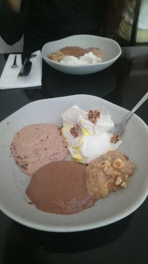 La deuxième assiette de dessert (crème de cajou, crème de caroube, mousse chocolat et crème banane cacahuète) at 42 Degrés in Paris