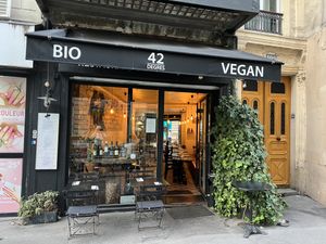 Front of restaurant   at 42 Degrés in Paris