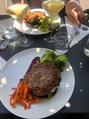 Burger at 42 Degrés in Paris
