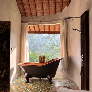Bath with a view at The Jungle Nook - Harmony Hill in Tampaksiring