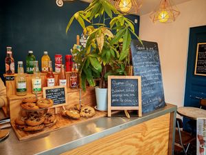 Desserts and drinks at Houmous Jo in Montreuil