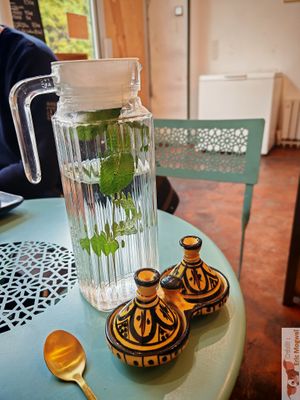 Salt, peper and filtered water at Houmous Jo in Montreuil