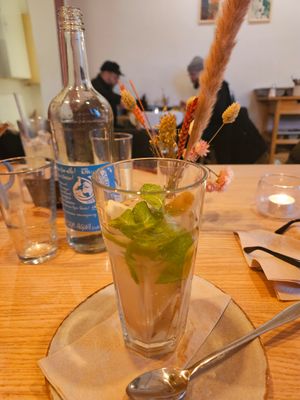 Frischer Ingwertee at Weidenkantine in Hamburg