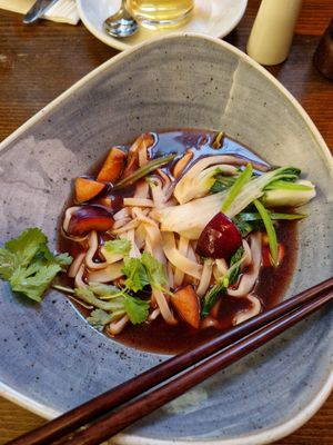 Scharfe Pflaumensuppe vegan at Oxymoron in Berlin