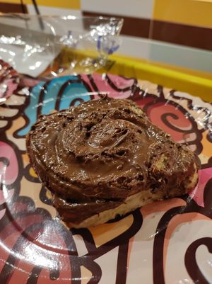 Nutella Cinnamon Roll at Mr Cinnamon in Naples