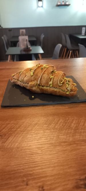 Croissant de crema de pistacho at Black Cat - Café Bar in Murcia
