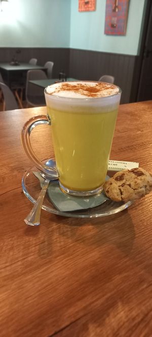 Golden latte at Black Cat - Café Bar in Murcia