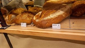breads at NEO in Ceret