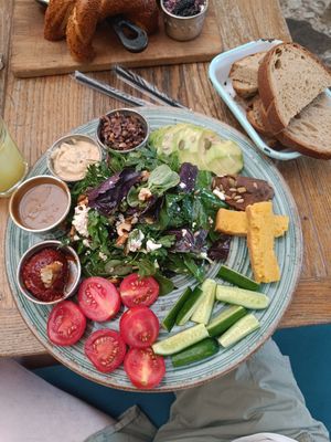 Vegan breakfast at Kahve 6 in Istanbul