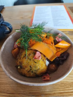Vegan breakfast - placuszki dyniowo-ziemniaczane at Folgujemy in Wroclaw