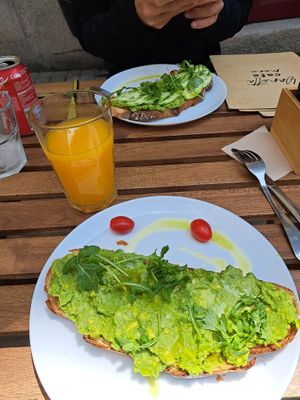 Avocado toast, orange juice, avocado & cucumber toast at Yanetta in Porto