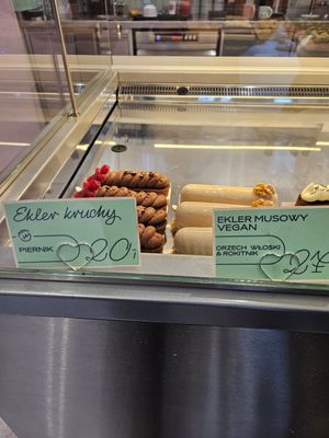 Vegan eclairs at Eklerownia - Wajdeloty in Gdansk