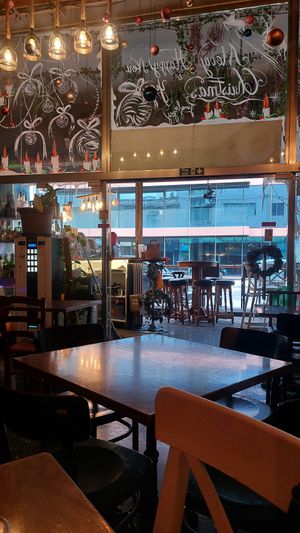 Lunch time no busy at Jungle Joy Bar - Restaurant in Gzira