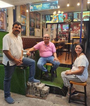 Happy Customers  at KASHI CHAAT in Pattaya