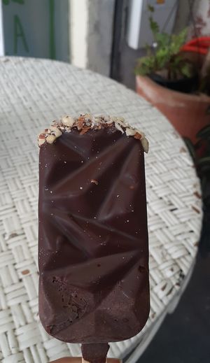 Sugar free dark chocolate and almonds ice cream bar at Helados Vegalatto in Montevideo