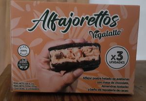 Gluten free vegan Ice cream alfajor (10/10) at Helados Vegalatto in Montevideo