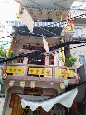 Outside this gorgeous temple at Pho Hue Buddhist Temple - Chùa Phổ Huệ - Phổ Huệ Bửu Tự in Ho Chi Minh City