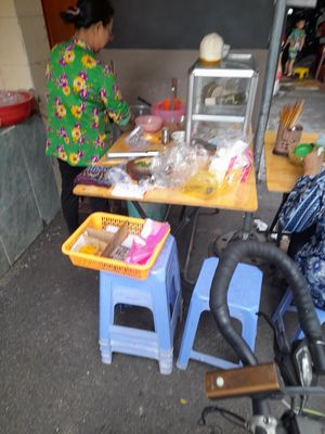 Outside seating at Pho Hue Buddhist Temple - Chùa Phổ Huệ - Phổ Huệ Bửu Tự in Ho Chi Minh City