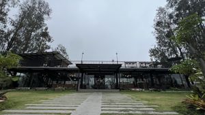 Main entrance  #Veganuary at Manis Ae Cabin & Resto Bromo in Ngadisari