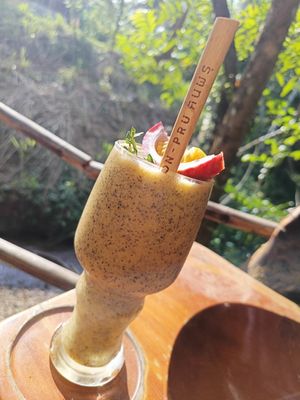 Passion fruit smoothie at Tarzan Coffee Hut in Surat Thani