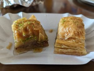 Baklava Walnuss (links) und Pistazie (rechts) at Dilgelay in Stuttgart