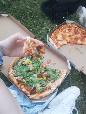 Vegan special pizza with seitan Döner and vegan cheese at Dilgelay in Stuttgart