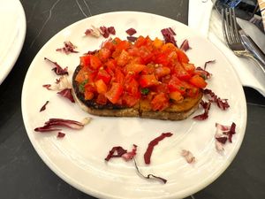 Brushetta al pomodoro / Tomato Bruschetta with basil and red onions at Alla Bracioleria Vaticano in Rome