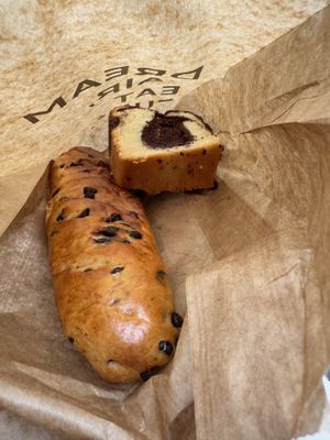 Vegan brioche with chocolate chips and marble cake  at Land & Monkeys - Les Halles in Paris