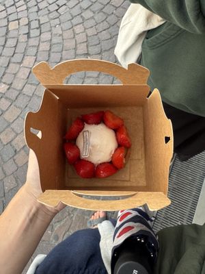 Strawberry tart   at Land & Monkeys - Les Halles in Paris