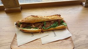 sur place: sandwich fermier 6,50€ at Land & Monkeys - Les Halles in Paris