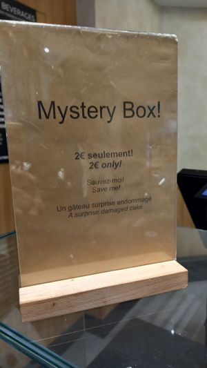 damaged cake mysterybox 2€ at Land & Monkeys - Les Halles in Paris