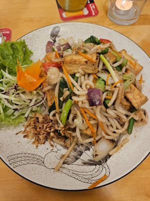 Gebratene Udon-Nudeln mit Tofu at Xin Chao 24 in Cologne