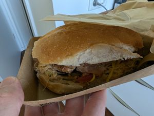 Wochenspezial: Banh-mi-style mit Glasnudelsalat und Erdnusssauce at babi's DELI in Eisenach