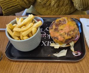 Vegan double cheeseburger mit Pommes at Streetfood269 - Eschersheimer Landstraße in Frankfurt