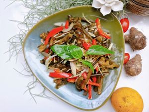 Stir Fried Chilean Algae With Lemongrass and Chilli  at Sadi Vegan House in Da Nang