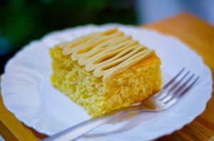 Bolo de laranja com ganache de pistache at Café Veg Mãe e Filha in Sao Paulo